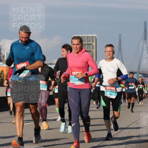 03.10.2025 - Köhlbrandbrückenlauf Luisa Fischer http://msf.ph/oto/9016539 03.10.2025 11:02:14 Position 3 2851, 121, 1834, 2544, 2404 meine-sportfotos.de