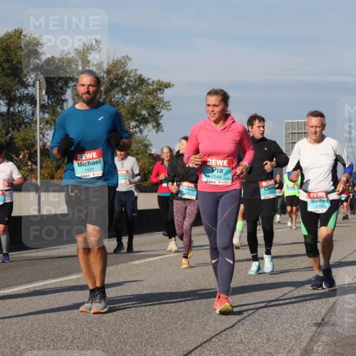 03.10.2025 - Köhlbrandbrückenlauf Luisa Fischer http://msf.ph/oto/9016555 03.10.2025 11:02:16 Position 3 1121, 2544, 1760, 2404 meine-sportfotos.de