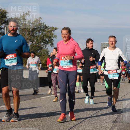 03.10.2025 - Köhlbrandbrückenlauf Luisa Fischer http://msf.ph/oto/9016560 03.10.2025 11:02:16 Position 3 1121, 2544, 1760, 2404 meine-sportfotos.de