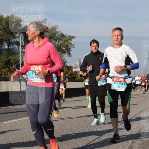 03.10.2025 - Köhlbrandbrückenlauf Luisa Fischer http://msf.ph/oto/9016570 03.10.2025 11:02:17 Position 3 121, 2544, 1760, 2404 meine-sportfotos.de