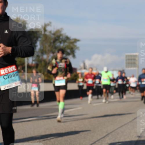 03.10.2025 - Köhlbrandbrückenlauf Luisa Fischer http://msf.ph/oto/9016591 03.10.2025 11:02:20 Position 3 1760 meine-sportfotos.de
