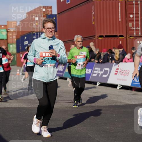 03.10.2025 - Köhlbrandbrückenlauf Michael Burmester http://msf.ph/oto/9016594 03.10.2025 10:15:55 Ziel 1276, 1498, 1530, 1537, 1745, 1796, 1907, 1979, 2064, 2155, 2392, 2878, 3327, 3507, 3727 meine-sportfotos.de