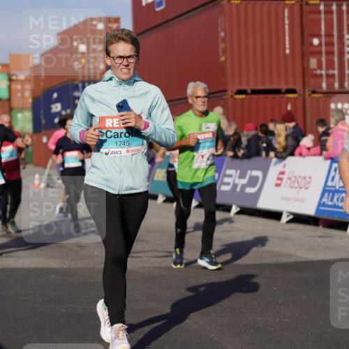 03.10.2025 - Köhlbrandbrückenlauf Michael Burmester http://msf.ph/oto/9016602 03.10.2025 10:15:56 Ziel 1276, 1498, 1530, 1745, 1796, 1907, 1979, 2064, 2392, 2878, 3063, 3327, 3507, 3727 meine-sportfotos.de