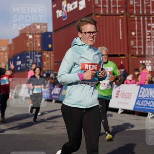 03.10.2025 - Köhlbrandbrückenlauf Michael Burmester http://msf.ph/oto/9016607 03.10.2025 10:15:56 Ziel 1276, 1498, 1530, 1745, 1796, 1907, 1979, 2064, 2392, 2878, 3063, 3327, 3507, 3727 meine-sportfotos.de