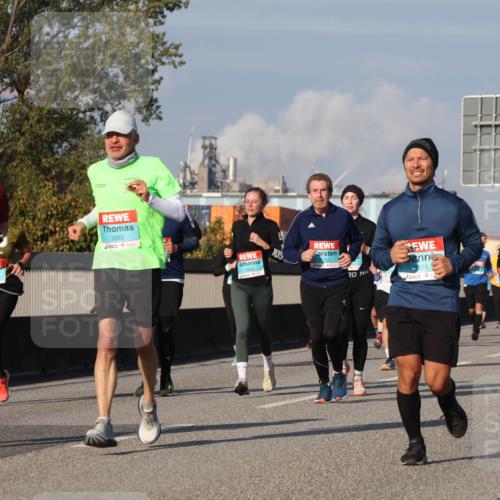 03.10.2025 - Köhlbrandbrückenlauf Luisa Fischer http://msf.ph/oto/9016623 03.10.2025 11:02:23 Position 3 1883, 3265, 712, 1850, 2876 meine-sportfotos.de
