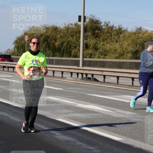 03.10.2025 - Köhlbrandbrückenlauf Julia Fischer http://msf.ph/oto/9016628 03.10.2025 13:19:19 Position 3 5484 meine-sportfotos.de