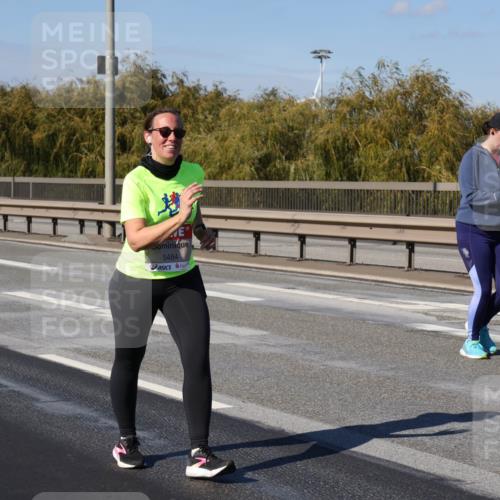 03.10.2025 - Köhlbrandbrückenlauf Julia Fischer http://msf.ph/oto/9016633 03.10.2025 13:19:21 Position 3 5484 meine-sportfotos.de