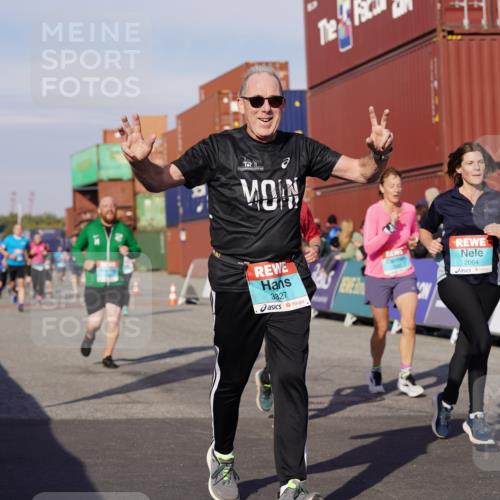 03.10.2025 - Köhlbrandbrückenlauf Michael Burmester http://msf.ph/oto/9016636 03.10.2025 10:15:57 Ziel 1276, 1498, 1530, 1745, 1796, 1907, 1979, 2064, 2392, 2878, 3063, 3327, 3507, 3727 meine-sportfotos.de