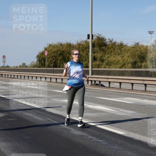 03.10.2025 - Köhlbrandbrückenlauf Julia Fischer http://msf.ph/oto/9016644 03.10.2025 13:19:29 Position 3 4295 meine-sportfotos.de
