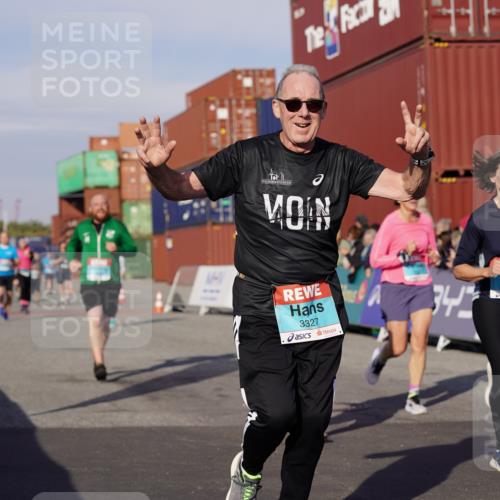 03.10.2025 - Köhlbrandbrückenlauf Michael Burmester http://msf.ph/oto/9016647 03.10.2025 10:15:58 Ziel 1276, 1498, 1530, 1745, 1796, 1907, 2064, 2392, 2878, 3063, 3327, 3459, 3507, 3727 meine-sportfotos.de