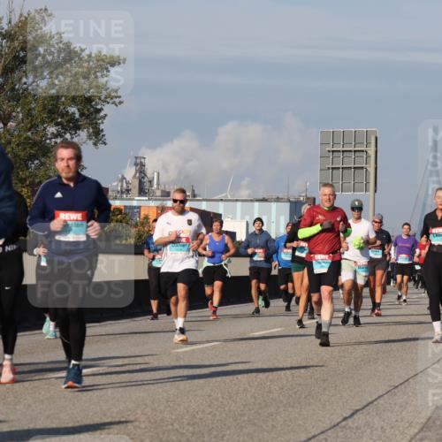 03.10.2025 - Köhlbrandbrückenlauf Luisa Fischer http://msf.ph/oto/9016654 03.10.2025 11:02:26 Position 3  meine-sportfotos.de