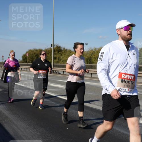 03.10.2025 - Köhlbrandbrückenlauf Julia Fischer http://msf.ph/oto/9016667 03.10.2025 13:19:35 Position 3 25, 6437, 5193 meine-sportfotos.de
