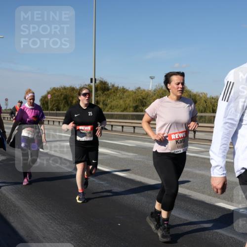03.10.2025 - Köhlbrandbrückenlauf Julia Fischer http://msf.ph/oto/9016670 03.10.2025 13:19:36 Position 3 25, 6437, 5193 meine-sportfotos.de