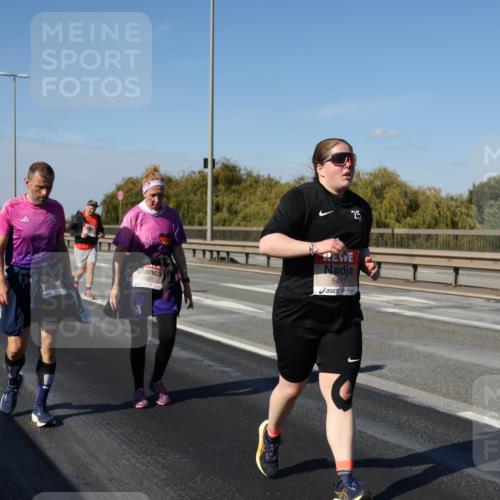 03.10.2025 - Köhlbrandbrückenlauf Julia Fischer http://msf.ph/oto/9016677 03.10.2025 13:19:37 Position 3 25, 5021, 5487 meine-sportfotos.de