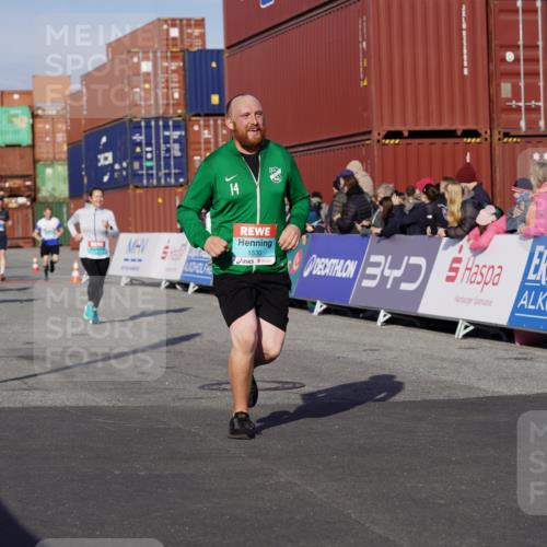 03.10.2025 - Köhlbrandbrückenlauf Michael Burmester http://msf.ph/oto/9016679 03.10.2025 10:16:00 Ziel 1276, 1498, 1530, 1907, 2064, 2392, 2878, 2957, 3063, 3327, 3459, 3507, 3727, 3751 meine-sportfotos.de