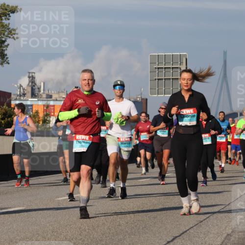 03.10.2025 - Köhlbrandbrückenlauf Luisa Fischer http://msf.ph/oto/9016681 03.10.2025 11:02:29 Position 3 2800, 2270, 1938 meine-sportfotos.de