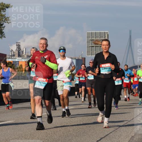 03.10.2025 - Köhlbrandbrückenlauf Luisa Fischer http://msf.ph/oto/9016683 03.10.2025 11:02:29 Position 3 2514, 2800, 2270, 1803 meine-sportfotos.de