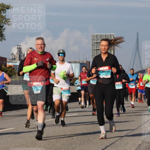 03.10.2025 - Köhlbrandbrückenlauf Luisa Fischer http://msf.ph/oto/9016687 03.10.2025 11:02:29 Position 3 25, 410, 1938, 2270, 1778 meine-sportfotos.de