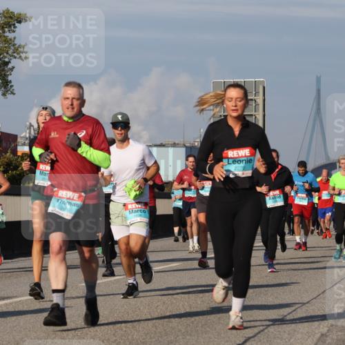 03.10.2025 - Köhlbrandbrückenlauf Luisa Fischer http://msf.ph/oto/9016691 03.10.2025 11:02:30 Position 3 1502, 2514, 2600, 1938, 2270, 11 meine-sportfotos.de