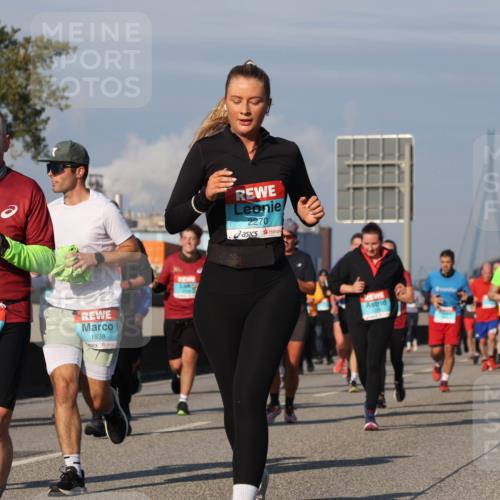 03.10.2025 - Köhlbrandbrückenlauf Luisa Fischer http://msf.ph/oto/9016708 03.10.2025 11:02:31 Position 3 2800, 1938, 2270 meine-sportfotos.de