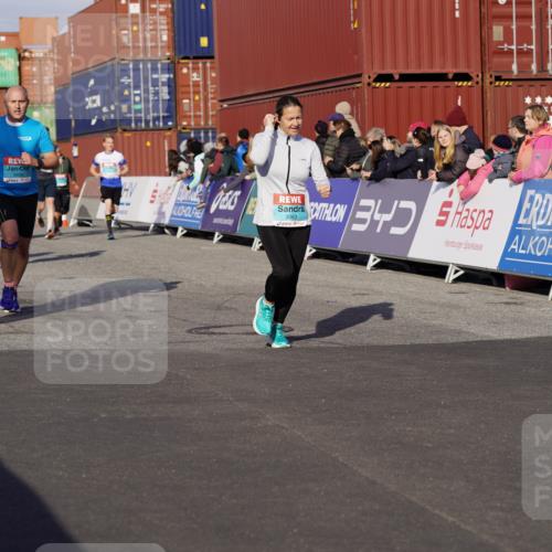 03.10.2025 - Köhlbrandbrückenlauf Michael Burmester http://msf.ph/oto/9016713 03.10.2025 10:16:03 Ziel 1530, 1591, 1907, 2064, 2285, 2957, 3047, 3048, 3049, 3063, 3450, 3459, 3488, 3507, 3726, 3751 meine-sportfotos.de
