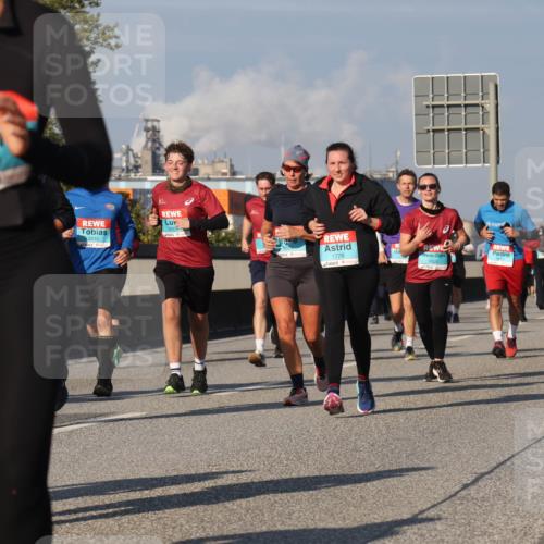 03.10.2025 - Köhlbrandbrückenlauf Luisa Fischer http://msf.ph/oto/9016714 03.10.2025 11:02:33 Position 3 193, 2270, 2005, 2010, 1778, 1920 meine-sportfotos.de