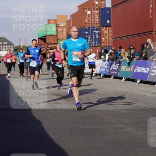 03.10.2025 - Köhlbrandbrückenlauf Michael Burmester http://msf.ph/oto/9016719 03.10.2025 10:16:03 Ziel 1530, 1591, 1907, 2064, 2285, 2957, 3047, 3048, 3049, 3063, 3450, 3459, 3488, 3507, 3726, 3751 meine-sportfotos.de