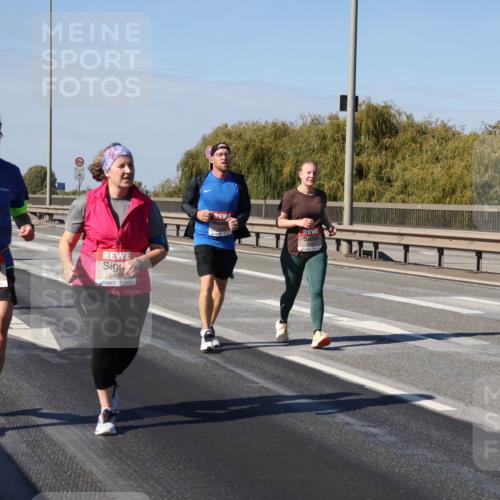 03.10.2025 - Köhlbrandbrückenlauf Julia Fischer http://msf.ph/oto/9016740 03.10.2025 13:20:07 Position 3 6468, 6469 meine-sportfotos.de