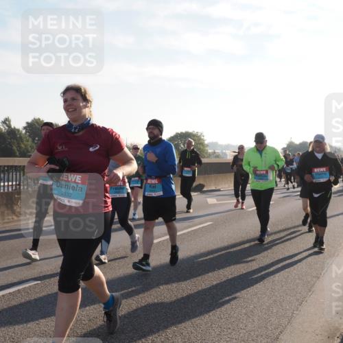 03.10.2025 - Köhlbrandbrückenlauf Fabian Wolf http://msf.ph/oto/9016742 03.10.2025 09:26:17 Position 3 2332, 3442, 3441 meine-sportfotos.de