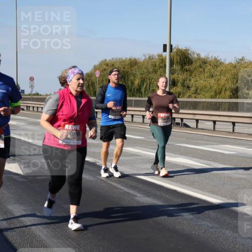 03.10.2025 - Köhlbrandbrückenlauf Julia Fischer http://msf.ph/oto/9016743 03.10.2025 13:20:07 Position 3 6468, 6469 meine-sportfotos.de