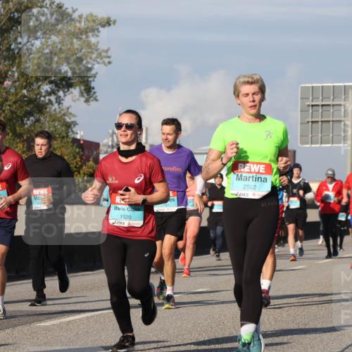 03.10.2025 - Köhlbrandbrückenlauf Luisa Fischer http://msf.ph/oto/9016754 03.10.2025 11:02:37 Position 3 1884, 3762, 2502, 1920 meine-sportfotos.de