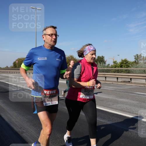 03.10.2025 - Köhlbrandbrückenlauf Julia Fischer http://msf.ph/oto/9016755 03.10.2025 13:20:09 Position 3 6468, 6469 meine-sportfotos.de