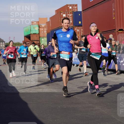 03.10.2025 - Köhlbrandbrückenlauf Michael Burmester http://msf.ph/oto/9016762 03.10.2025 10:16:06 Ziel 1453, 1591, 1821, 2285, 2422, 2423, 2724, 2957, 3047, 3048, 3049, 3063, 3446, 3450, 3459, 3488, 3726, 3751 meine-sportfotos.de