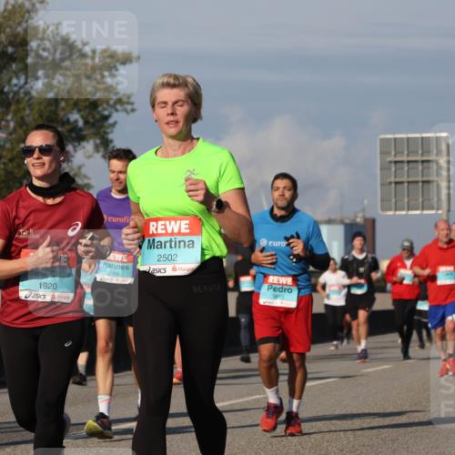 03.10.2025 - Köhlbrandbrückenlauf Luisa Fischer http://msf.ph/oto/9016764 03.10.2025 11:02:38 Position 3 2361, 1920, 2984, 2502, 1815 meine-sportfotos.de