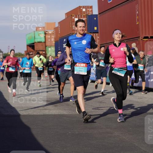 03.10.2025 - Köhlbrandbrückenlauf Michael Burmester http://msf.ph/oto/9016768 03.10.2025 10:16:06 Ziel 1453, 1591, 1821, 2285, 2422, 2423, 2724, 2957, 3047, 3048, 3049, 3063, 3446, 3450, 3459, 3488, 3726, 3751 meine-sportfotos.de
