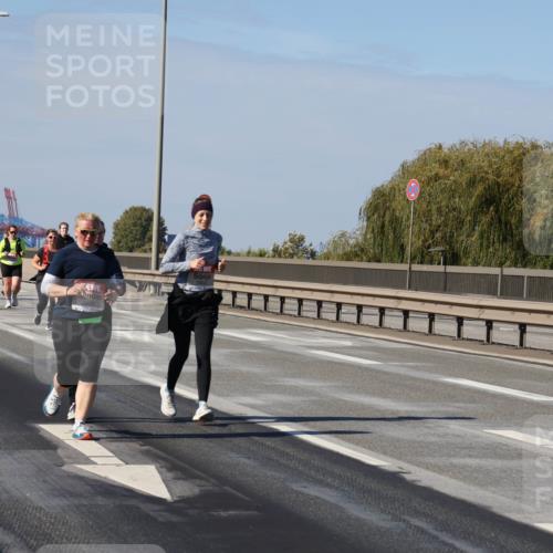 03.10.2025 - Köhlbrandbrückenlauf Julia Fischer http://msf.ph/oto/9016784 03.10.2025 13:20:16 Position 3 12, 5, 1 meine-sportfotos.de