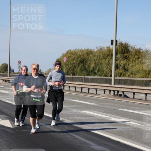 03.10.2025 - Köhlbrandbrückenlauf Julia Fischer http://msf.ph/oto/9016798 03.10.2025 13:20:18 Position 3  meine-sportfotos.de