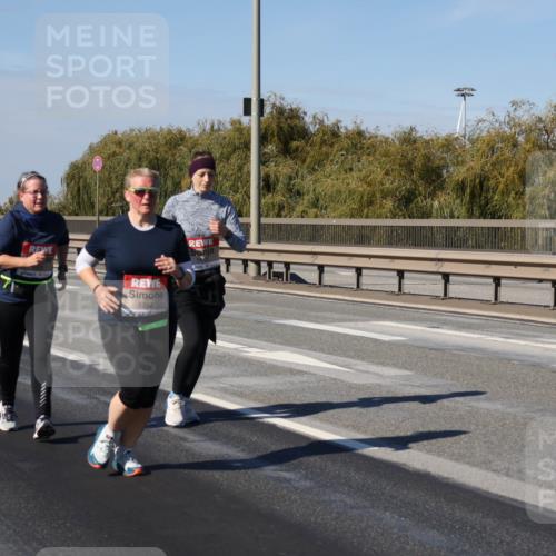 03.10.2025 - Köhlbrandbrückenlauf Julia Fischer http://msf.ph/oto/9016806 03.10.2025 13:20:19 Position 3 5253 meine-sportfotos.de