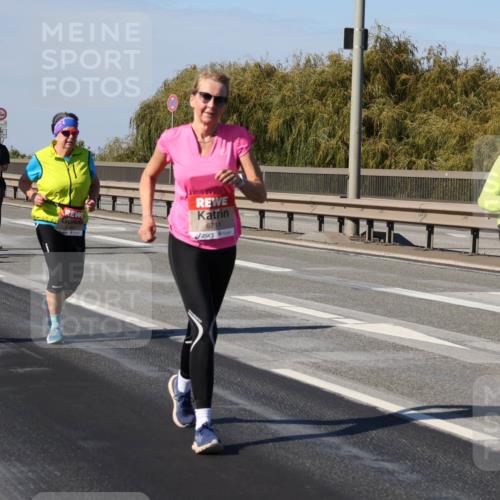 03.10.2025 - Köhlbrandbrückenlauf Julia Fischer http://msf.ph/oto/9016838 03.10.2025 13:20:32 Position 3 6462, 6711, 5232 meine-sportfotos.de