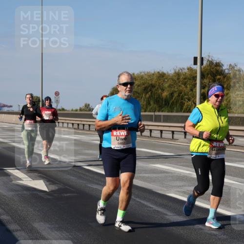 03.10.2025 - Köhlbrandbrückenlauf Julia Fischer http://msf.ph/oto/9016857 03.10.2025 13:20:34 Position 3 6462, 6463 meine-sportfotos.de