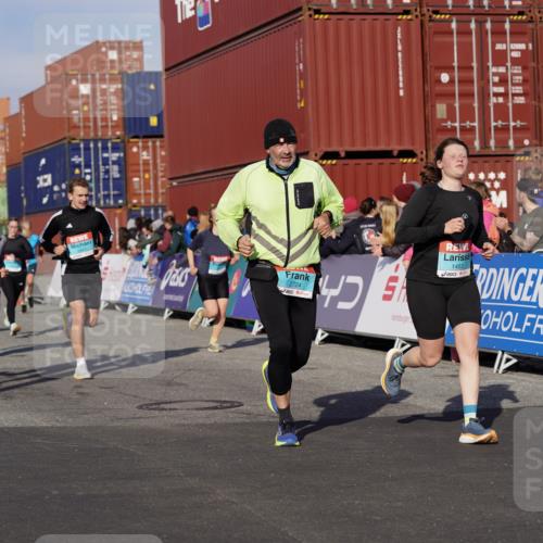 03.10.2025 - Köhlbrandbrückenlauf Michael Burmester http://msf.ph/oto/9016868 03.10.2025 10:16:11 Ziel 1453, 1591, 1821, 2285, 2422, 2423, 2448, 2641, 2724, 2902, 2957, 3047, 3048, 3049, 3213, 3446, 3450, 3488, 3576, 3726, 3751, 3823 meine-sportfotos.de