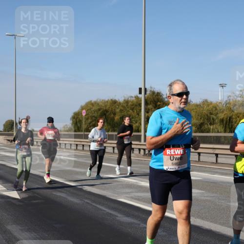 03.10.2025 - Köhlbrandbrückenlauf Julia Fischer http://msf.ph/oto/9016870 03.10.2025 13:20:36 Position 3 6462, 6463 meine-sportfotos.de