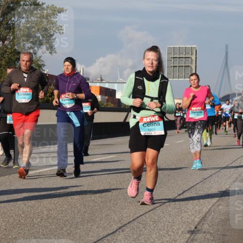 03.10.2025 - Köhlbrandbrückenlauf Luisa Fischer http://msf.ph/oto/9016884 03.10.2025 11:02:50 Position 3 2886, 2885, 1503 meine-sportfotos.de