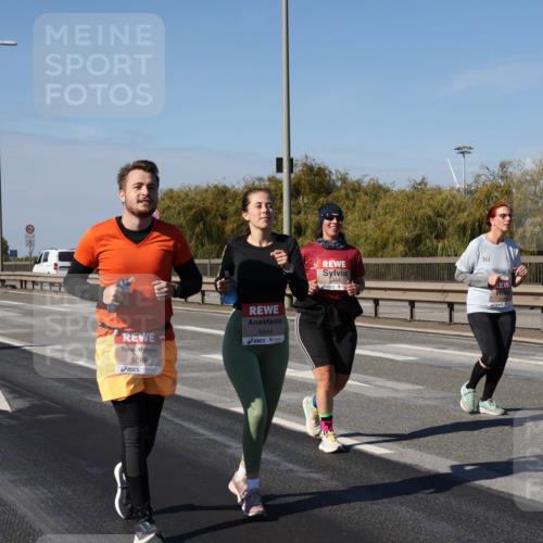 03.10.2025 - Köhlbrandbrückenlauf Julia Fischer http://msf.ph/oto/9016890 03.10.2025 13:20:39 Position 3 5086, 4944, 361, 5464 meine-sportfotos.de