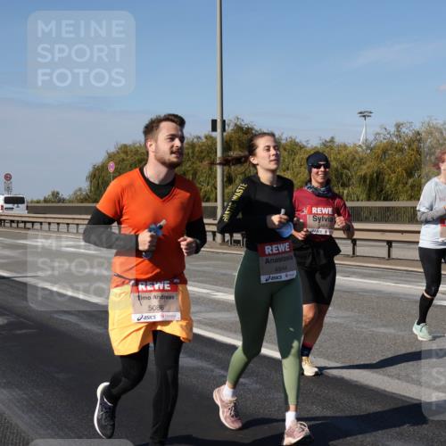 03.10.2025 - Köhlbrandbrückenlauf Julia Fischer http://msf.ph/oto/9016892 03.10.2025 13:20:39 Position 3 5086, 4944, 5464, 361 meine-sportfotos.de