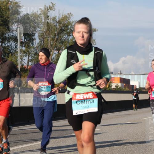 03.10.2025 - Köhlbrandbrückenlauf Luisa Fischer http://msf.ph/oto/9016905 03.10.2025 11:02:52 Position 3 2886, 2885, 1503, 3239 meine-sportfotos.de