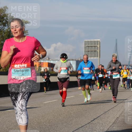 03.10.2025 - Köhlbrandbrückenlauf Luisa Fischer http://msf.ph/oto/9016925 03.10.2025 11:02:55 Position 3 3239 meine-sportfotos.de
