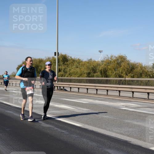 03.10.2025 - Köhlbrandbrückenlauf Julia Fischer http://msf.ph/oto/9016967 03.10.2025 13:21:43 Position 3  meine-sportfotos.de