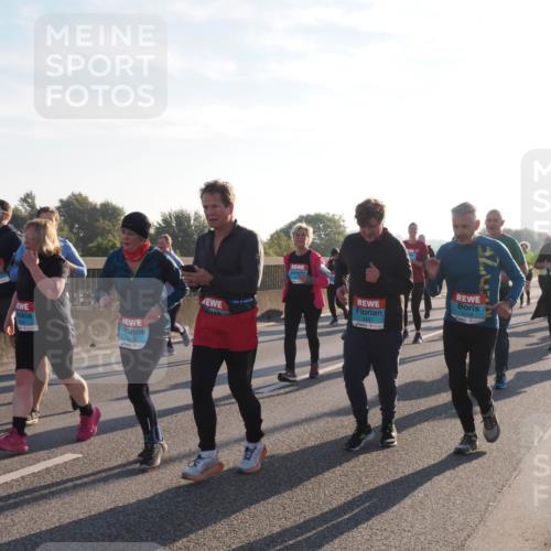 03.10.2025 - Köhlbrandbrückenlauf Fabian Wolf http://msf.ph/oto/9016968 03.10.2025 09:26:26 Position 3 442, 3437, 3438 meine-sportfotos.de