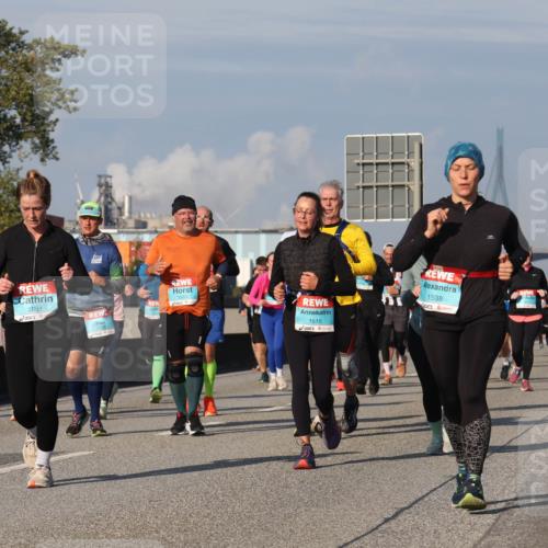 03.10.2025 - Köhlbrandbrückenlauf Luisa Fischer http://msf.ph/oto/9016987 03.10.2025 11:03:04 Position 3 2051, 1751, 1593, 1615, 1538 meine-sportfotos.de